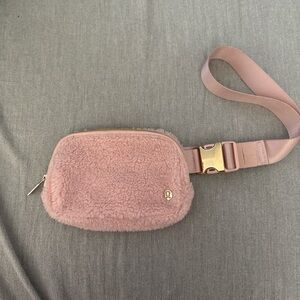 lululemon athletica Blush Fleece Crossbody Bag